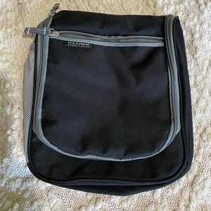 Ricardo Beverly Hills Toiletry Hanging Travel Organizer Essentials Bag